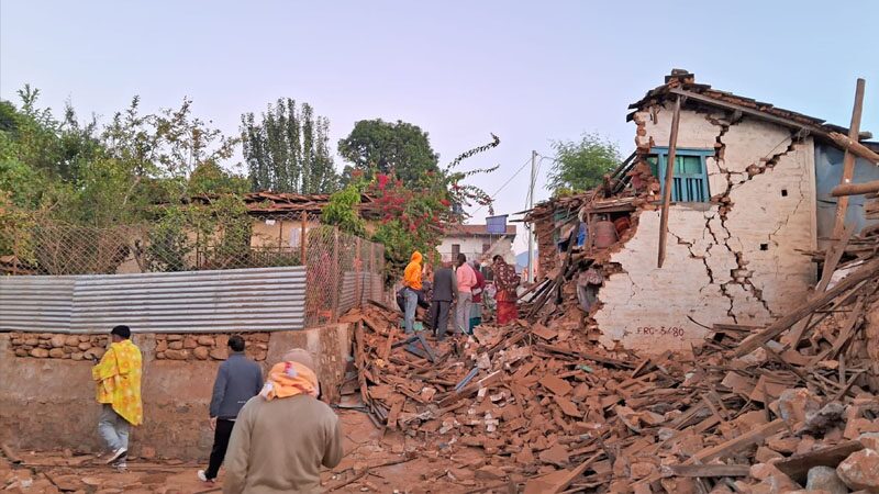 แผ่นดินไหวรุนแรงเขย่า “เนปาล” หวั่นสังเวยทะลุ 200 ศพ-บาดเจ็บหลายร้อย!