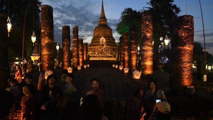 อุทยานประวัติศาสตร์สุโขทัย คึกคัก