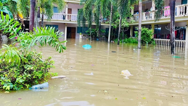 โรงเรียนสั่งปิดไม่มีกำหนด ฝนถล่มเมืองยะลา น้ำท่วมหนัก ยกเลิกสอบกลางภาค -  ข่าวสด