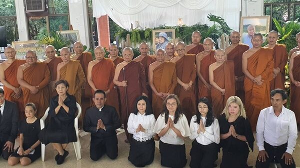 ฌาปนกิจ ชลอ เกิดเทศ แล้วเช้าวันนี้ อดีตรมว.กลาโหม เป็นประธาน อดีตนักฟุตบอลทีมชาติไทยแห่ร่วมพิธี