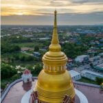 หน้าผากแตะมือหลวงพ่อแก้ว ประทานพร วัดเชิงเขา สระบุรี สายมูไม่ควรพลาด ไหว้พระรับโชคปี'67