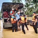 เหล่าทัพ ระดมสรรพกำลัง ยุทโธปกรณ์ เดินหน้าเต็มที่ ช่วยเหลือปชช.ประสบ อุทกภัย จชต. 