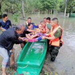 เหล่าทัพ ระดมสรรพกำลัง ยุทโธปกรณ์ เดินหน้าเต็มที่ ช่วยเหลือปชช.ประสบ อุทกภัย จชต. 