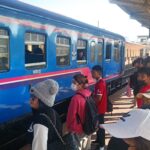 สถานีรถไฟโคราชคึกคัก ปชช.แห่ใช้บริการแน่นชานชาลา หนีจราจรติดขัดถนนมุ่งสู่จังหวัดภาคอีสาน