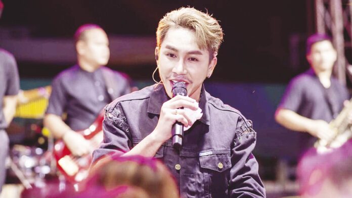 จับกระแสลูกทุ่ง 