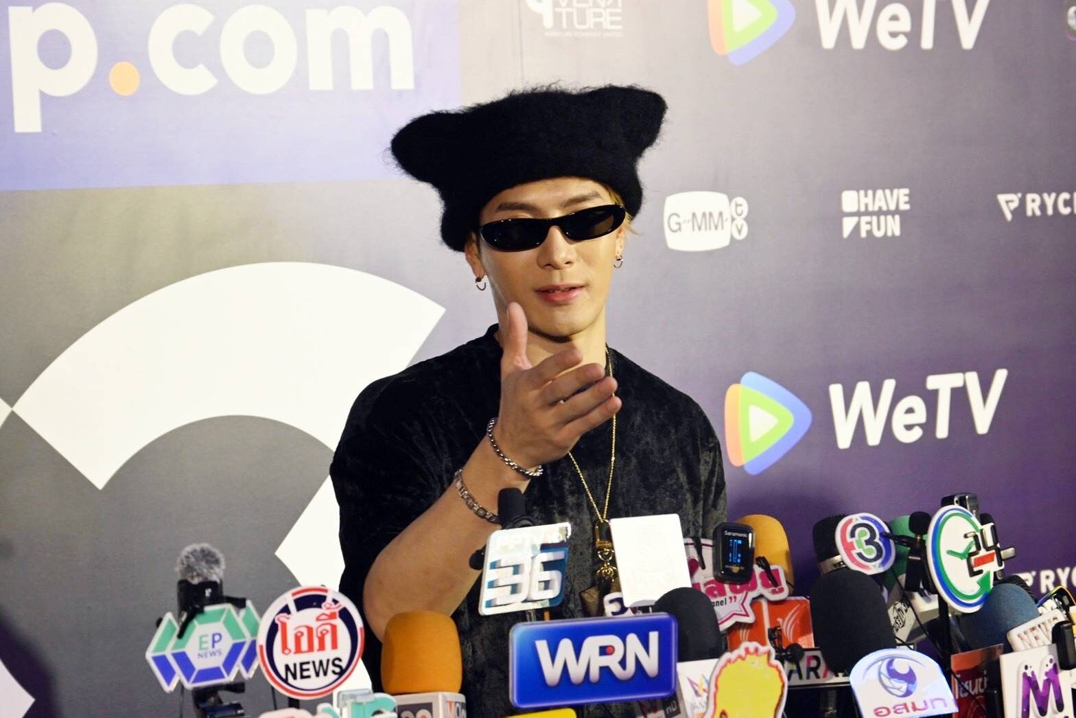 คนหล่อคนนี้ เป็นของคุณนะ