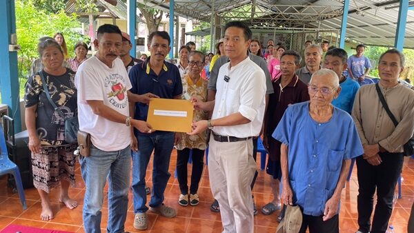 กัณวีร์ รับหนังสือ ชาวบ้านจะนะ ร้องตรวจสอบรัฐ ออกโฉนดที่ดินจาก สค.1 ล่าช้ามา 68 ปี ทำสูญเสียสิทธิ