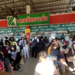 ถนนมิตรภาพ มุ่งหน้าสู่อีสาน ปริมาณรถหนาแน่น บขส.คึกคัก ปชช.ซื้อตั๋วกลับภูมิลำเนาเกิด