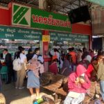 ถนนมิตรภาพ มุ่งหน้าสู่อีสาน ปริมาณรถหนาแน่น บขส.คึกคัก ปชช.ซื้อตั๋วกลับภูมิลำเนาเกิด