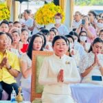 เจ้าอาวาสวัดปากน้ำ มอบเหรียญที่ระลึก สร้างโรงพยาบาล พระมงคลเทพมุนี (สด จนฺทสโร)