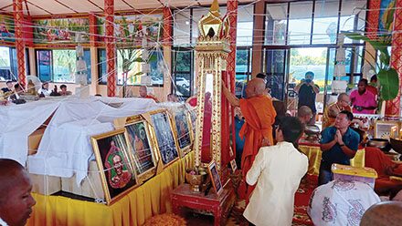 ข่าวสดพระเครื่อง - เหรียญชนะจน‘หลวงปู่ขำ’ สร้างหอระฆังวัดหนองแดง 