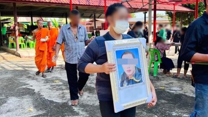ขืนใจในรถ