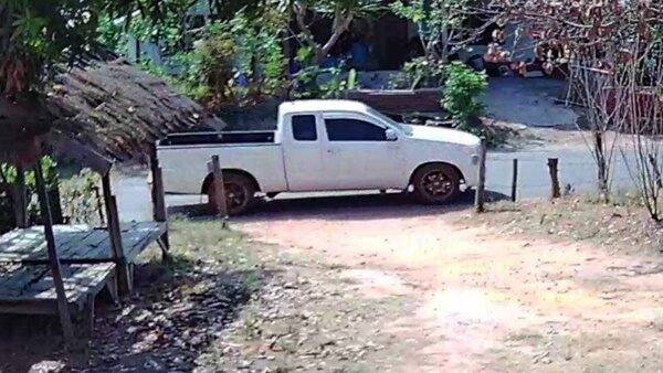 รถกระบะที่คนร้ายขับมาก่อเหตุ