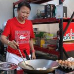 ไข่ไก่ปรับแพงขึ้น แม่ค้าร้านข้าวแกงตรึงราคาขาย ทนแบกต้นทุน ลูกค้าพอใจแห่อุดหนุน