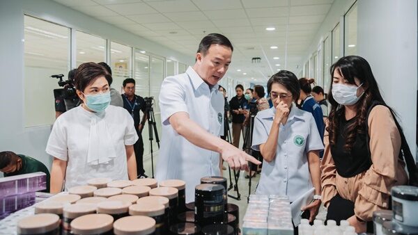 อย. เปิด 15 ยี่ห้อ ของใช้เสริมสวย "ปลอม" ไม่มีฉลากภาษาไทย เตือน เจอค่าปรับ 300,000 บาท