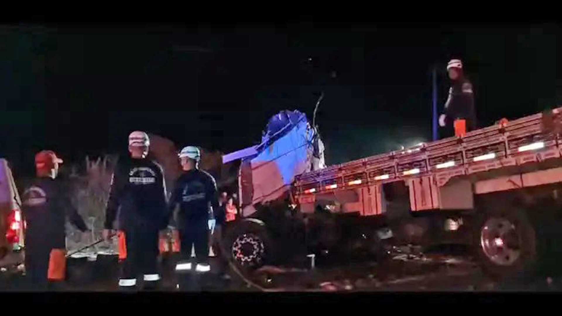 บัสทัวร์ชนรถบรรทุก! สังเวย 24 ศพสลด “หญิงท้อง” ดับด้วย ตร.บราซิลเร่งหาสาเหตุ