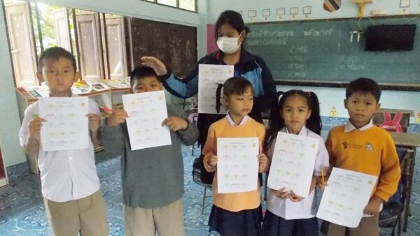 อึ้ง ทั้งโรงเรียน ครูคนเดียว สอนจนตัวเองงง ตั้งแต่อนุบาล-ป.6 บางวันสอนวันเดียว 8 วิชา ด้าน ผอ.โอดได้งบ 30,000 บาทต่อปี