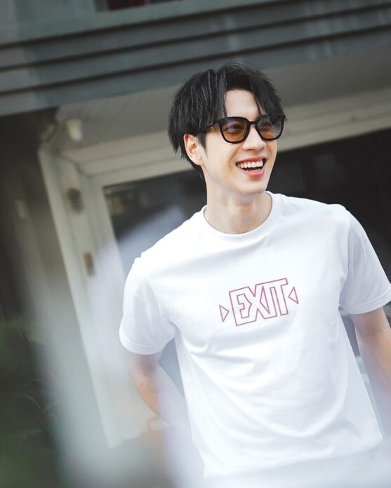 สกู๊ปบันเทิง - ‘ไบร์ท’ฮอต-พลิกเล่นวาย สถานการณ์เปลี่ยนมีแฟนเพิ่ม