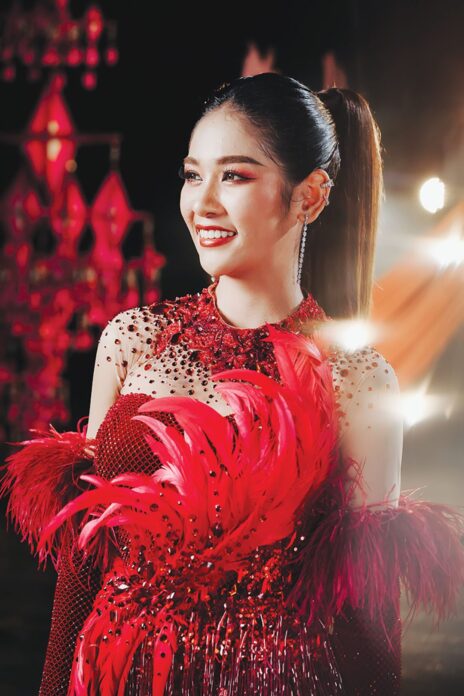 จับกระแสลูกทุ่ง - ‘เบลล์ นิภาดา’ฝันเป็นจริง ร้องหมอลำ-อึ้งลุกส์ใหม่อลัง
