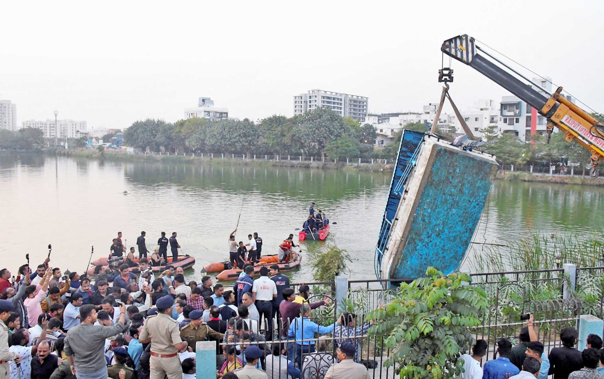 สลดเรือทัศนศึกษาล่ม! ครู-นักเรียนสังเวยทะเลสาบอินเดีย 14 ศพ ตร.เร่งหาสาเหตุ
