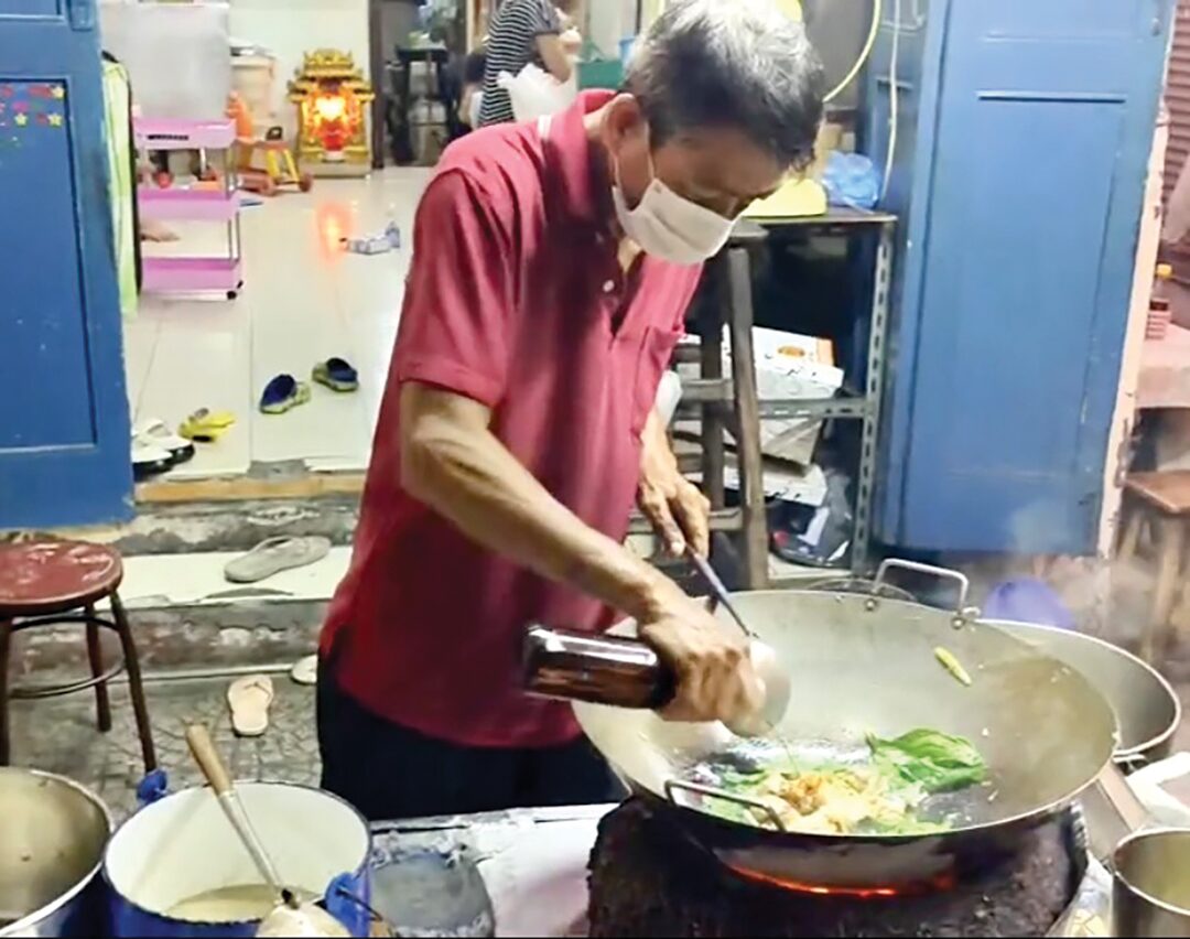สวรรค์ในครัว - ร้านแป๊ะไจ๋ราดหน้า สูตรโบราณผัดเตาถ่าน
