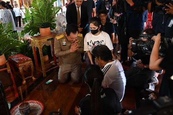 ช่วยเหลือญาติผู้เสียชีวิต เผยมีญาติสภาพจิตใจน่าห่วง 3 ราย เร่งพิสูจน์อัตลักษณ์
