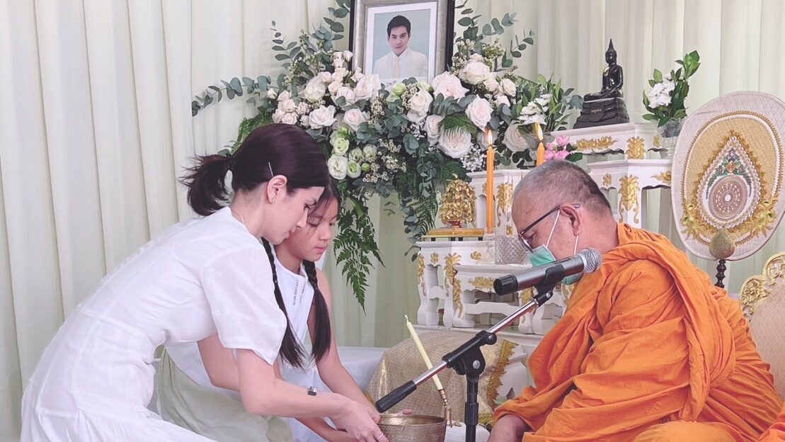 โบว์ แวนดา ทำบุญครบรอบ