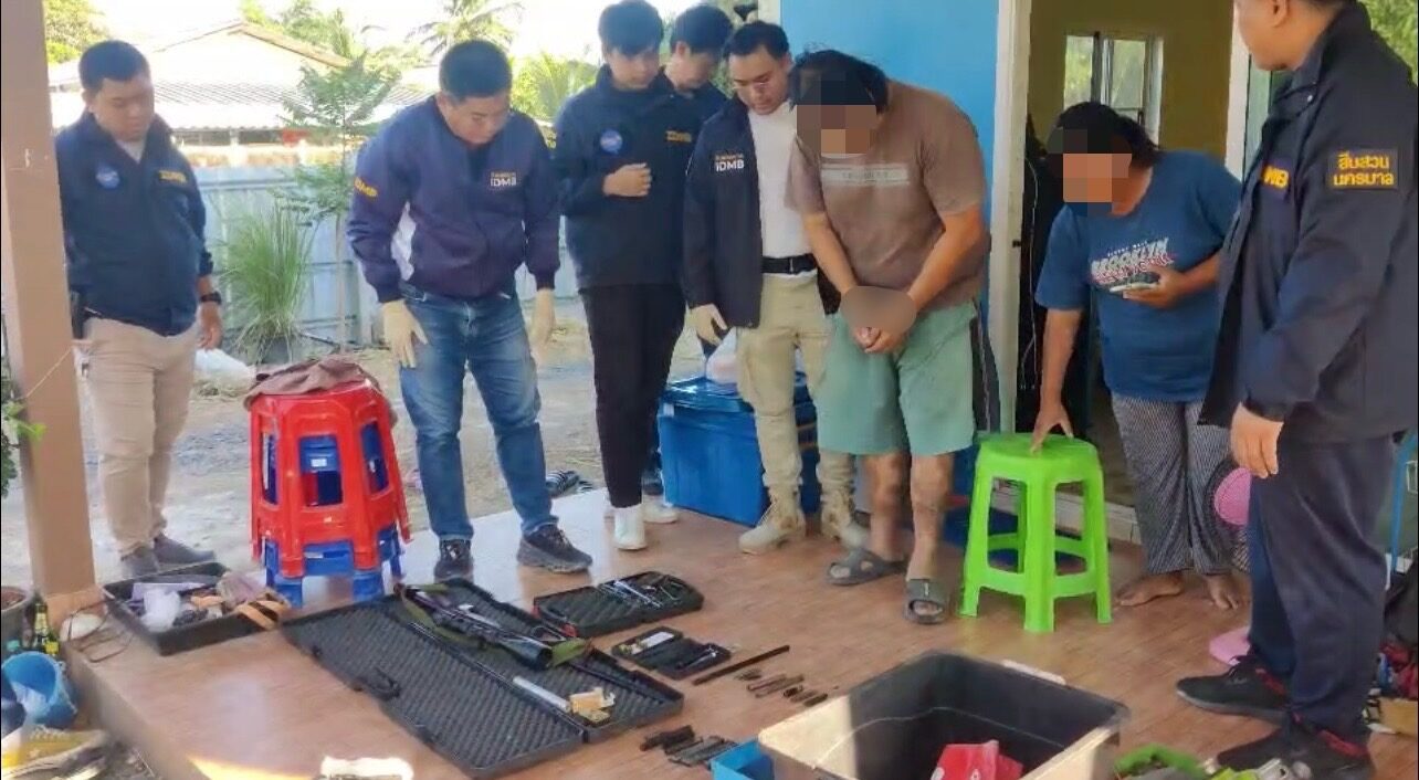 รวบผัวเมีย ตัวการผลิดปืนแบลงค์กัน ขายผ่านกลุ่มปิดทางโซเชียล ตะลึ่งรายได้