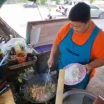 เจ๊เล็กโคตรกะเพรา กินเช้าอิ่มยันเย็น เสิร์ฟแบบล้นๆ เอาใจคนมีรายได้น้อย