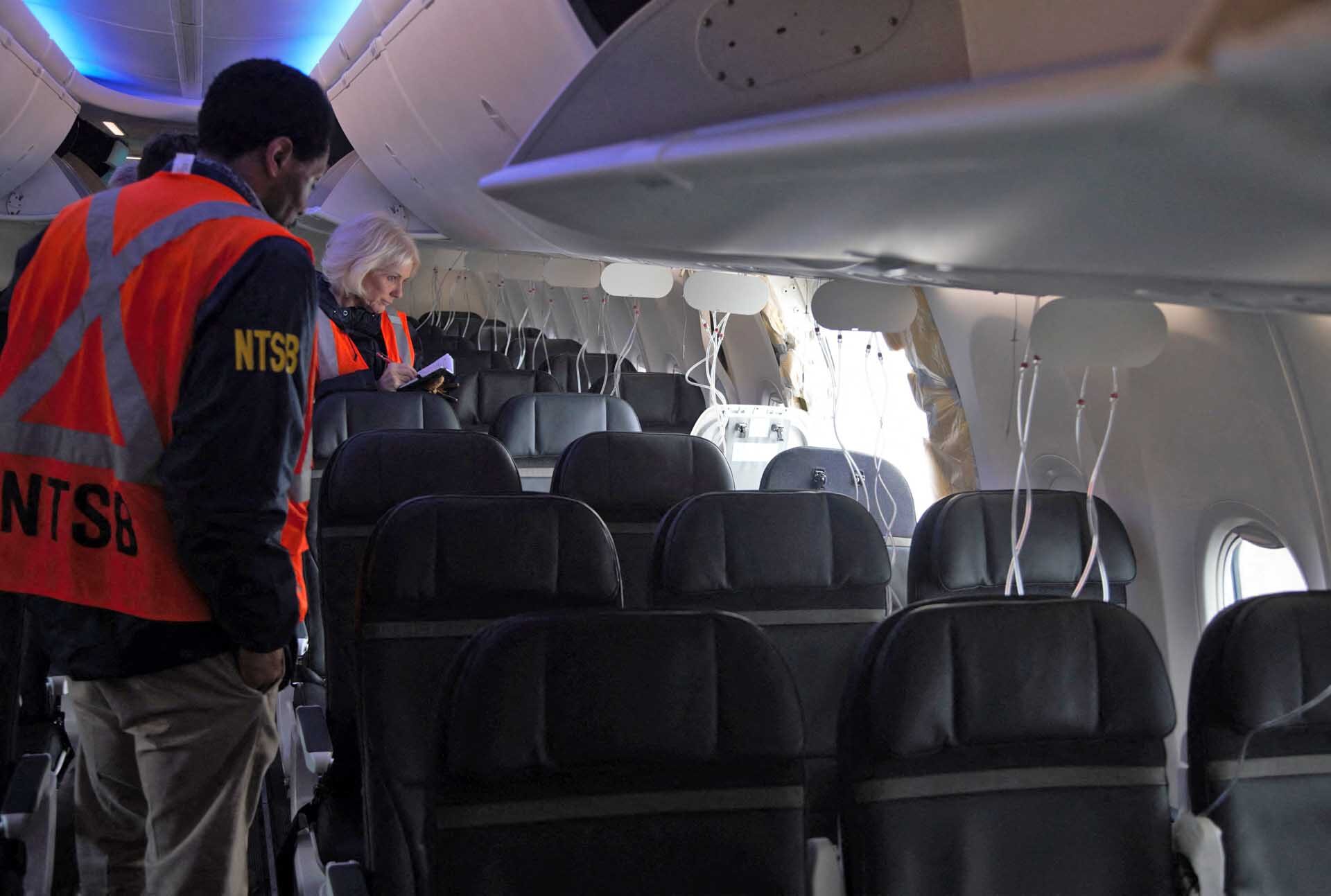ยูไนเต็ดแอร์ไลน์เผย “โบอิ้ง 737 แม็กซ์ 9” มีปัญหาติดตั้งประตู “น็อต” หลวม!
