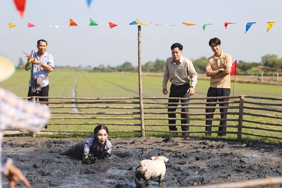 สกู๊ปบันเทิง - ‘ออกัส-น้ำฟ้า’สาดความฟิน จับคู่จิ้น‘รักท่วมทุ่ง’ย้อนยุคฟีลกู๊ด 