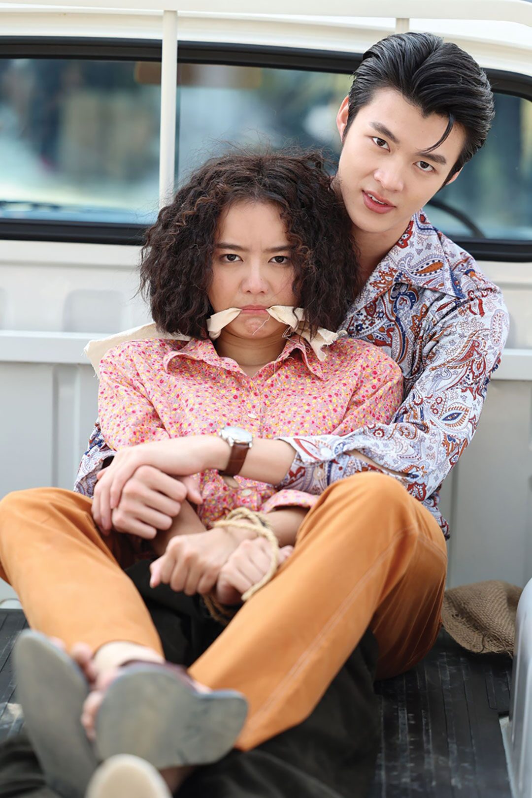 สกู๊ปบันเทิง - ‘ออกัส-น้ำฟ้า’สาดความฟิน จับคู่จิ้น‘รักท่วมทุ่ง’ย้อนยุคฟีลกู๊ด 