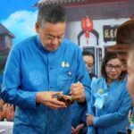 นายกรัฐมนตรี เยี่ยมชมการแสดงและสาธิตภูมิปัญญาวัฒนธรรม จ.ระนอง