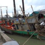 ทัพเรือ ไล่ล่าประมงเวียดนาม รุกล้ำน่านน้ำไทย ลอบคราดปลิงทะเล จับกุมไต้ก๋ง-ลูกเรือ 4 คน