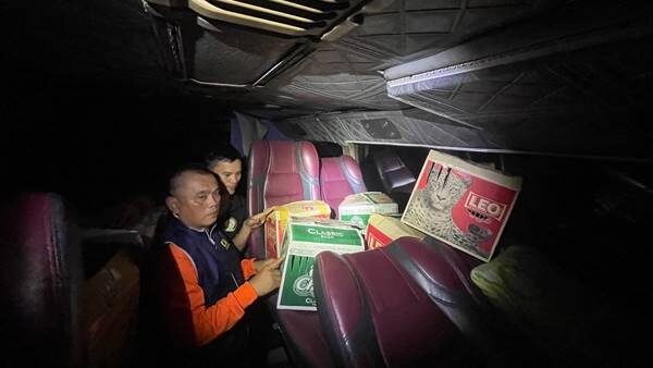 จับ 3 หนุ่ม ลอบขนนกปรอดหัวโขนส่งออกประเทศเพื่อนบ้าน