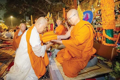 ข่าวสดพระเครื่อง - บวชหมู่มหาวชิราโพธิรุ่น 1 ถวายราชกุศล‘72 พรรษา’