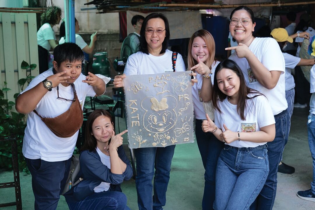 หลาก&หลาย - เปิดบ้านฅญาบาติก ผ้าไหมปักธงชัยสู่เวทีสากล