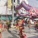 ตรุษจีนเริ่มแล้ว แห่จับจ่ายซื้อของไหว้คึกคัก ลูกหลานจัดเต็มชุดไหว้เอาใจบรรพบุรุษสายปาร์ตี้ 