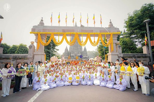 ข่าวสดพระเครื่อง - บวชหมู่มหาวชิราโพธิรุ่น 1 ถวายราชกุศล‘72 พรรษา’