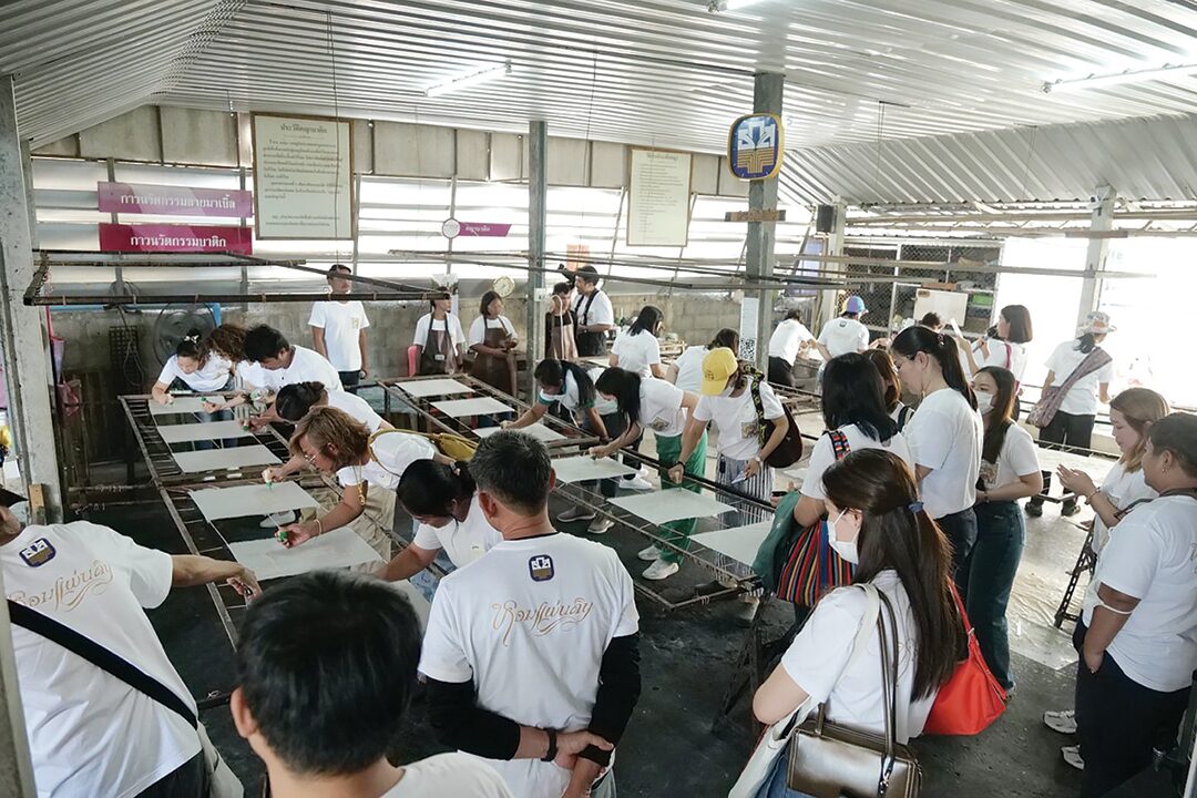 หลาก&หลาย - เปิดบ้านฅญาบาติก ผ้าไหมปักธงชัยสู่เวทีสากล