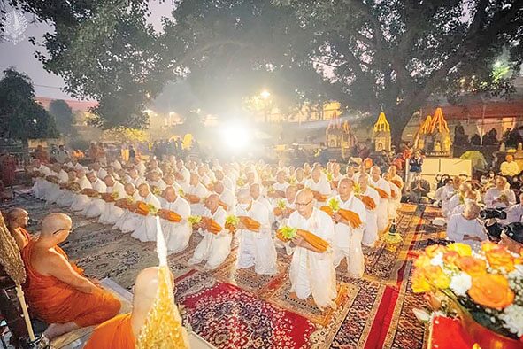 ข่าวสดพระเครื่อง - บวชหมู่มหาวชิราโพธิรุ่น 1 ถวายราชกุศล‘72 พรรษา’