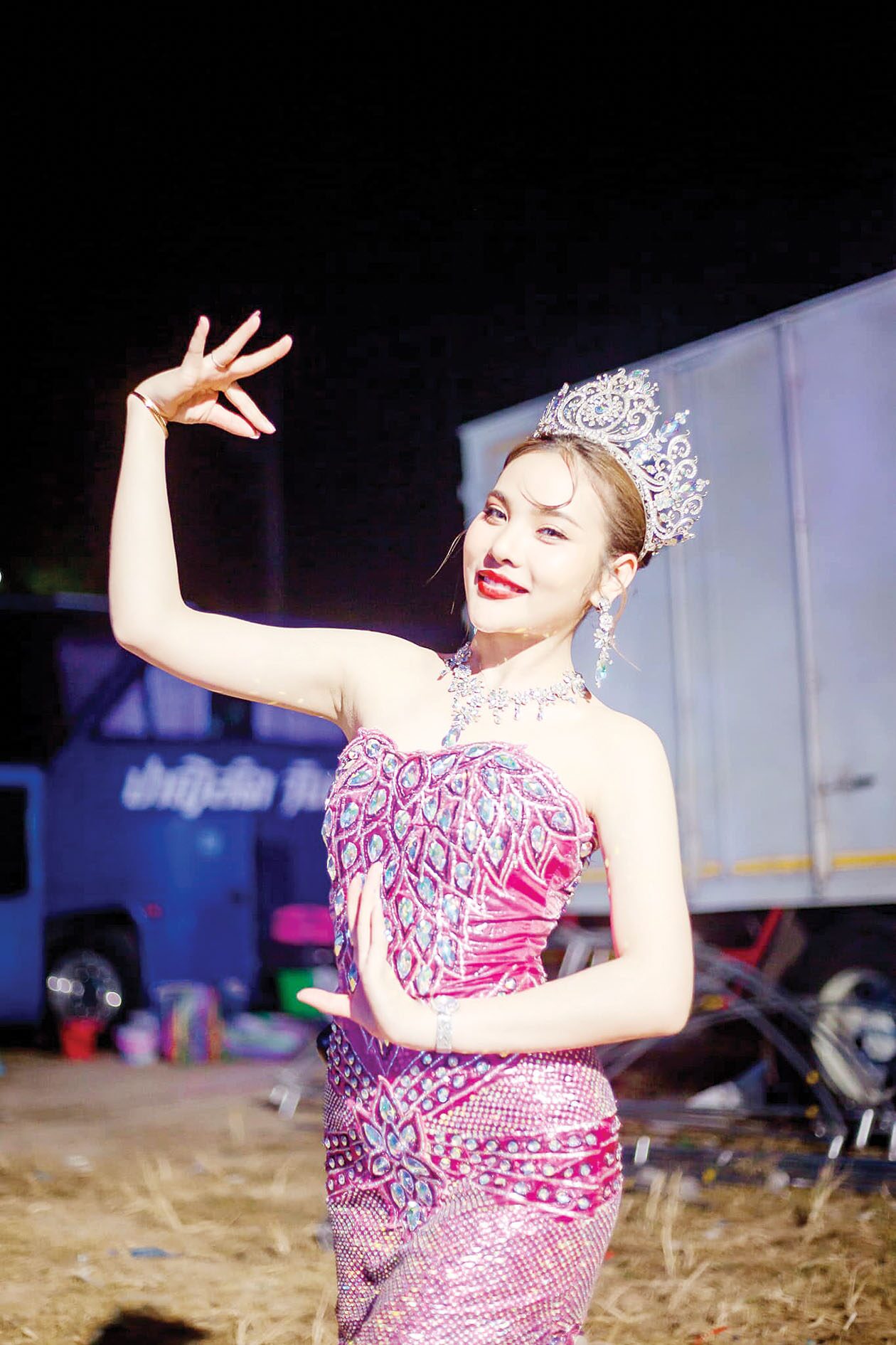 นอกจากมีดีกรีเป็นนางเอกคณะหมอลำ อีสานนครศิลป์ แล้ว ‘อาย ปาลิตา’ หรือ ‘ปาลิตา เชื้อสาวะถี’ ยังเป็นรองแชมป์จากรายการ หมอลำไอดอล