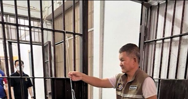 ช็อกทั้งโรงพัก ผู้ต้องหา วัย 42 ปี กลายเป็นศพคาห้องขัง หลังครอบครัวแจ้งตำรวจให้มาจับ