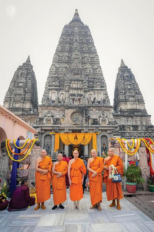 ข่าวสดพระเครื่อง - บวชหมู่มหาวชิราโพธิรุ่น 1 ถวายราชกุศล‘72 พรรษา’