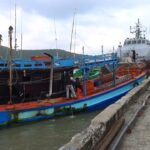 ทัพเรือ ไล่ล่าจับ เรือประมงเวียดนาม 2 ลำ รุกล้ำน่านน้ำอ่าวไทย ลักลอบคราดปลิงทะเล