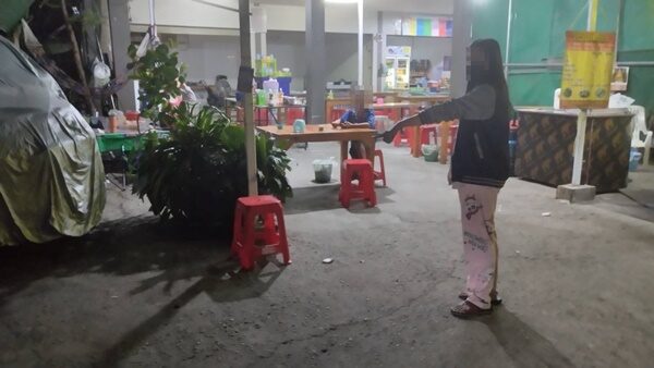 เมียร้อง ผัวแค่ถาม ทำไมขับแบบนี้ กระบะยกพวกมายำ สาหัสปางตาย