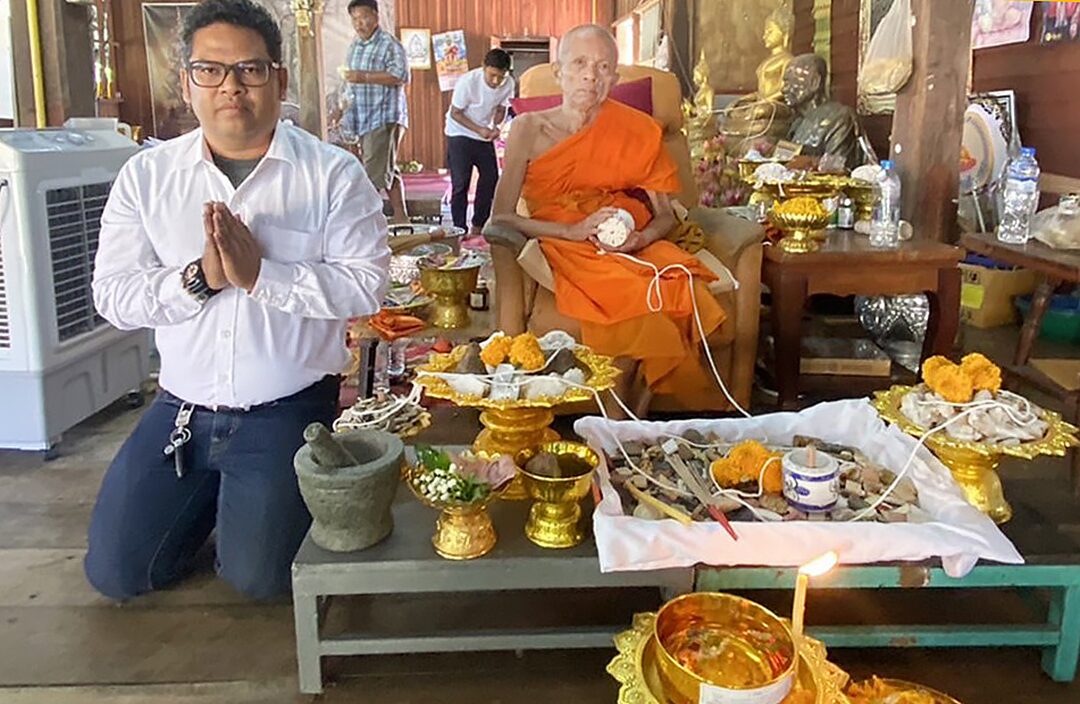 พระเครื่อง - พระสมเด็จทรงโคเสวยสุข อายุวัฒนมงคลหลวงปู่รอด