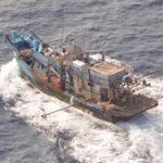 ทัพเรือ ไล่ล่าจับ เรือประมงเวียดนาม 2 ลำ รุกล้ำน่านน้ำอ่าวไทย ลักลอบคราดปลิงทะเล