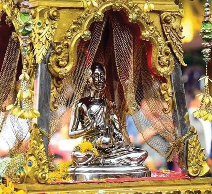 ข่าวสดพระเครื่อง - เมกกะชาวพุทธสองฝั่งโขง งานนมัสการพระธาตุพนม