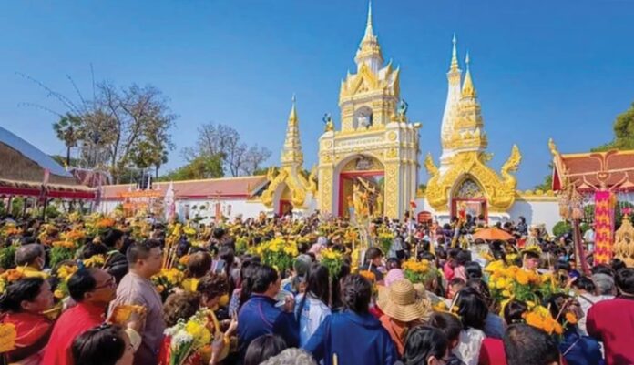ข่าวสดพระเครื่อง - เมกกะชาวพุทธสองฝั่งโขง งานนมัสการพระธาตุพนม
